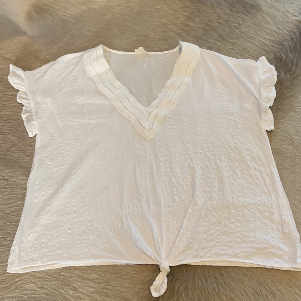 Hem & Threads Blouse - Picture 2 of 3